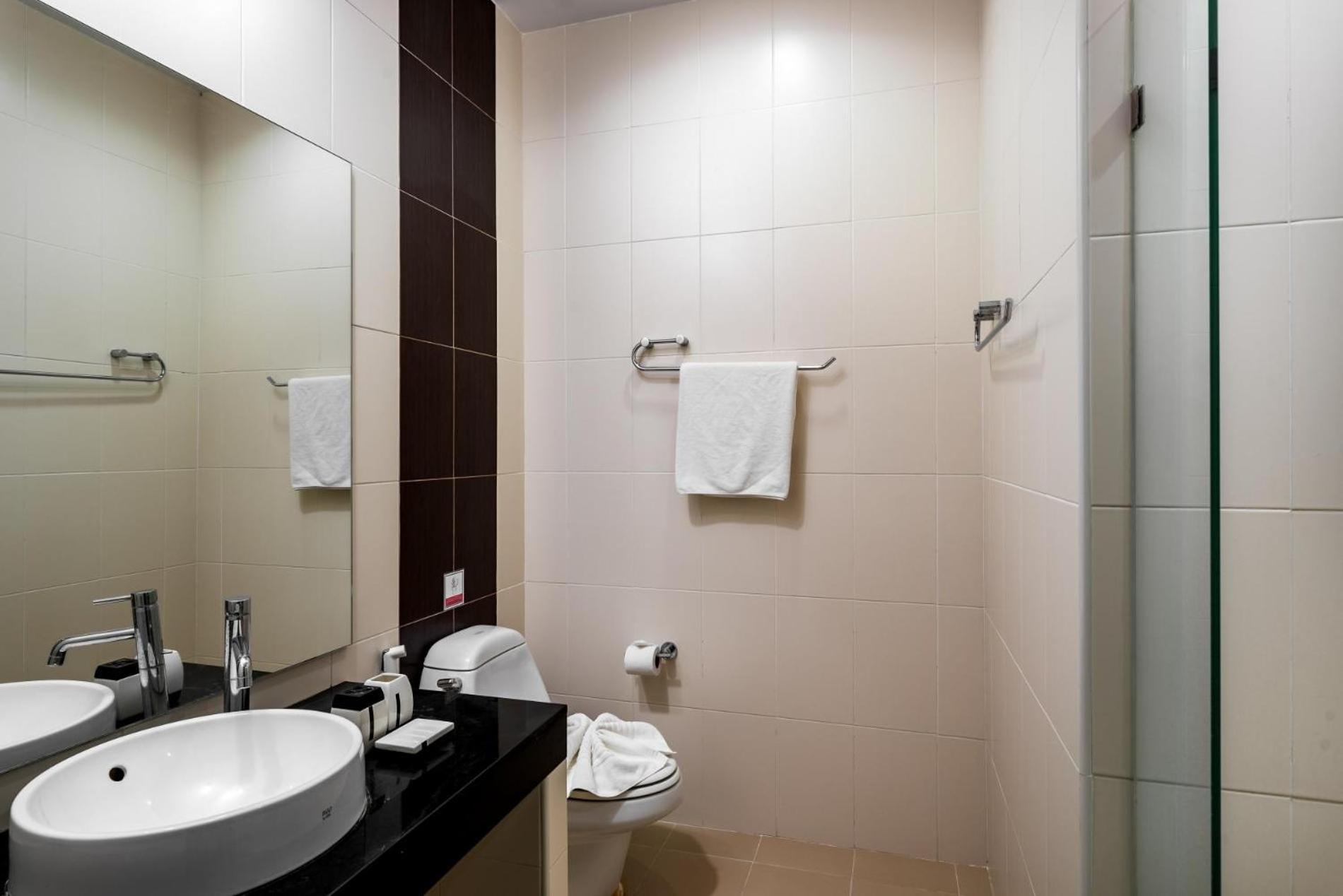 Veloche 2 Bedroom Apartment With Seaview Karon Exteriör bild